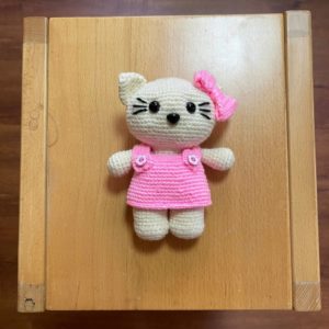 HC050 - Amigurumi Hello Kitty - 100% Handmade Crochet - H19cm x L14cm - 47gm