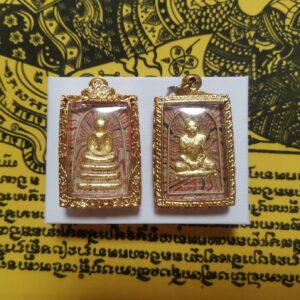 Thai Amulet Clearance Sale – Wat Pikul Thong (Singburi) Luang Phor Pae with Temple Box – King of amulet, ideal amulet for men, protection from evil spirits. – Increases charm, brings good luck & fortune. – Gold Leaf Gilding + Micro Gold Casing. FREE: Rahu Wallet Size, Amulet Box & 2pcs Lucky 4D Aikhai Joss-stick