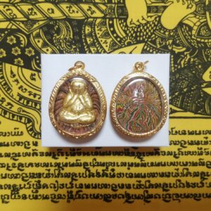 Thai Amulet Clearance Sale – Phra Pidta (Rainbow) – Luang Pu Pae Wat Pikultong – Where ever we go, we will make good & easy earning & livings. Enhance our ability to attract benefactors that will help us when we are in need. Phra Pidta is very well known for protection and for luck. Gold Leaf Gilding + Micro Gold Casing. FREE: Rahu Wallet Size, Amulet Box & 2pcs Lucky 4D Aikhai Joss-stick